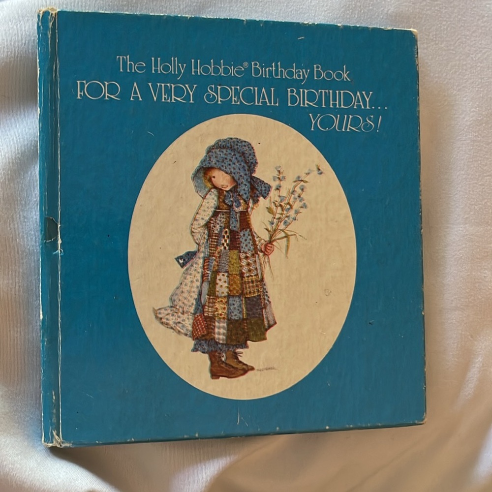 Holly Hobbie Birthday Book Hardcover by Gail Golladay American Greetings 1976 - Picture 2 of 11